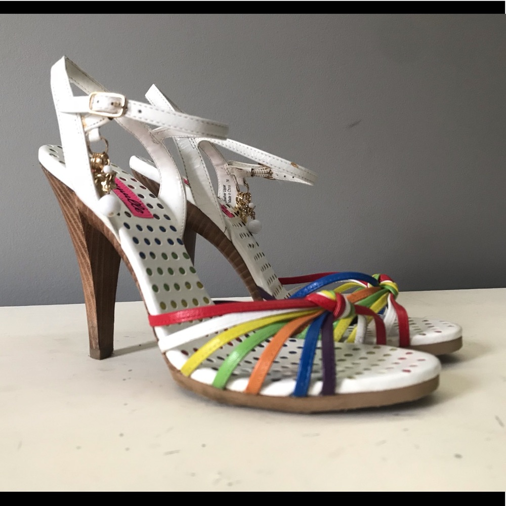 Betsey Johnson Betseyville Heeled sandals NIB sz7
